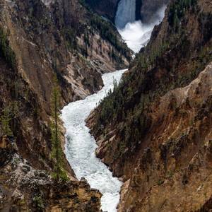 a river running through a canyon